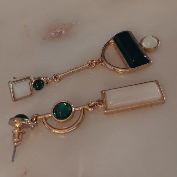 Beige earrings w Green - Picture 1 of 5